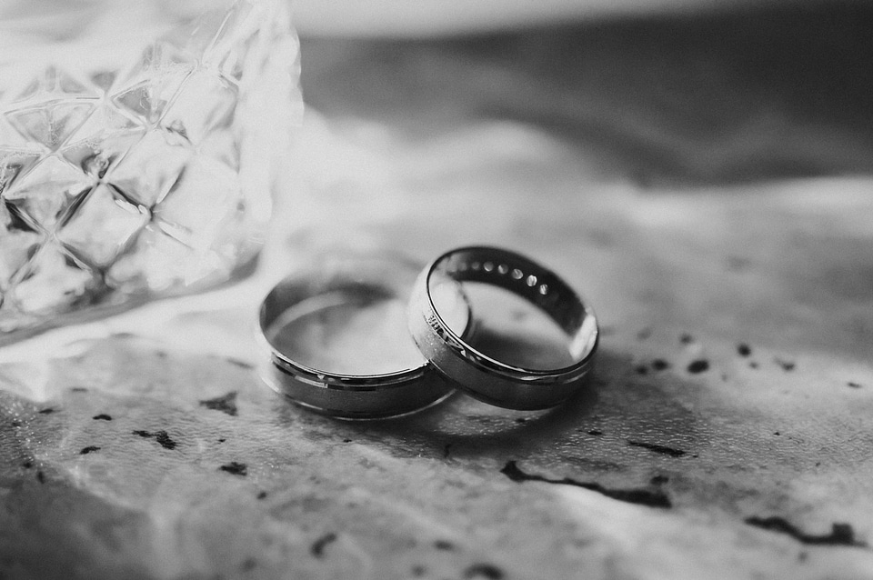 Wedding Ring golden shine rings