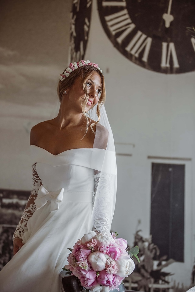 Bride wedding bouquet wedding dress
