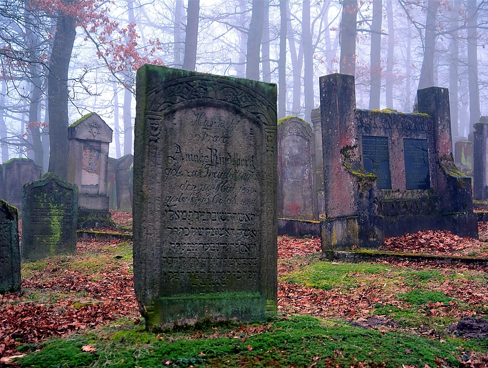 Cemetery jews architecture