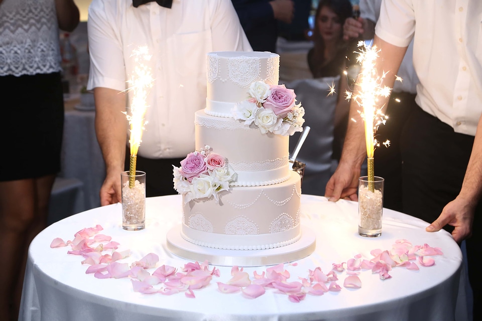 Wedding Cake ceremony spark
