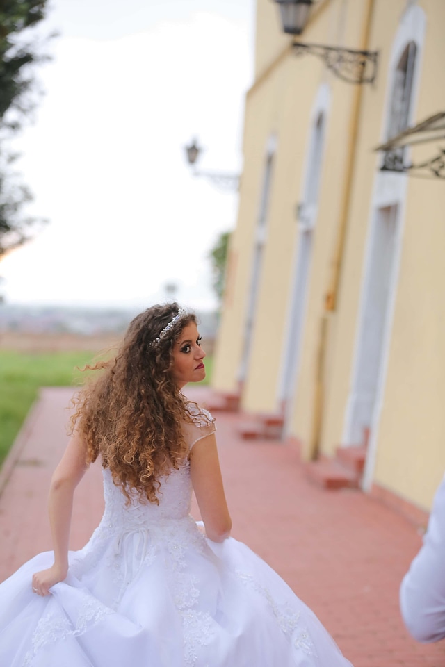 Bride curl hairstyle photo