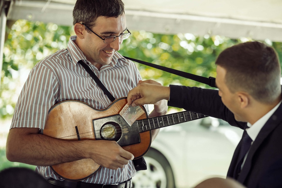 Guitarist guitar money photo