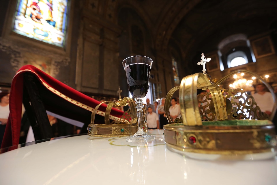 Red Wine coronation traditional