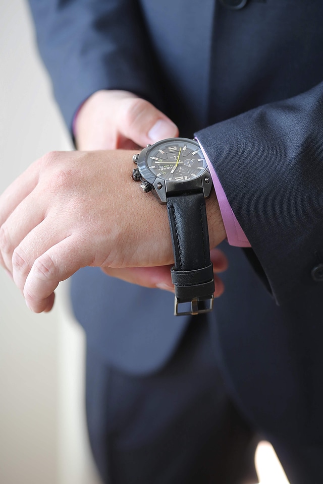 Wristwatch hands suit