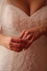 Bride body wedding ring photo