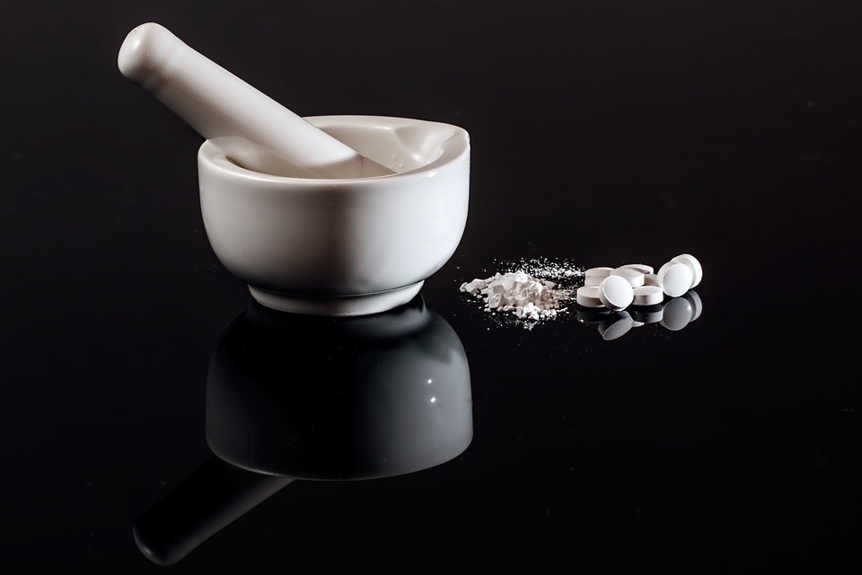 Mortar and pestle grind crush