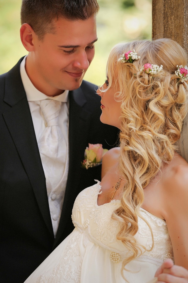Bride gorgeous blonde hair