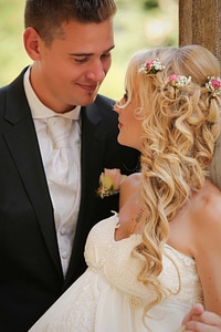 Bride gorgeous blonde hair photo