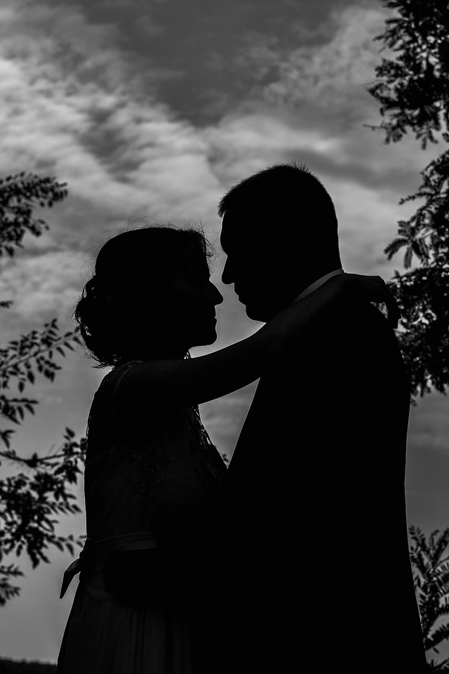 Silhouette bride groom photo