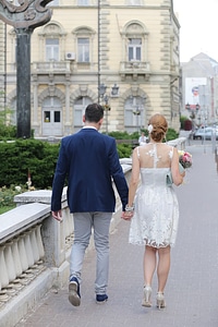 Bride downtown groom photo