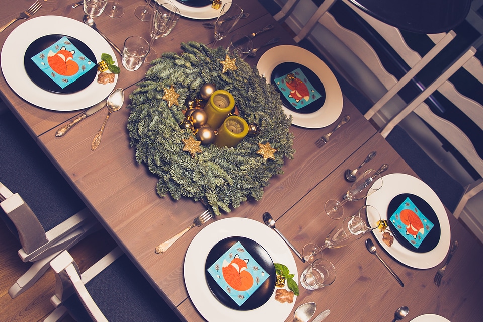 Beautiful Christmas Table Setting