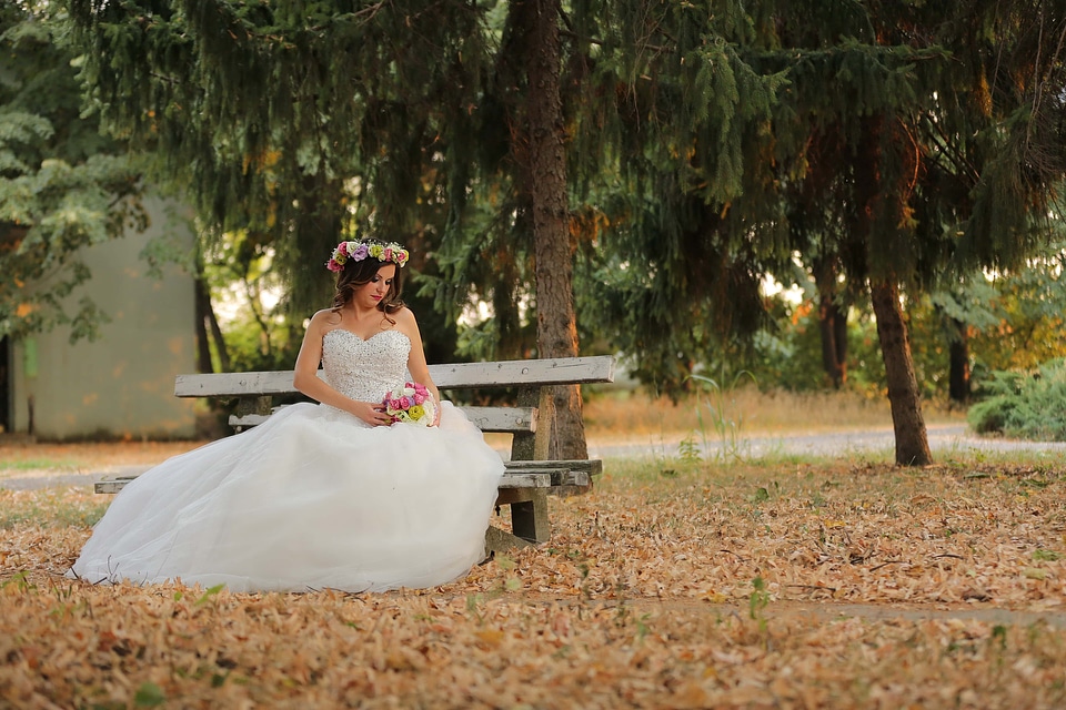 Bench posing wedding bouquet