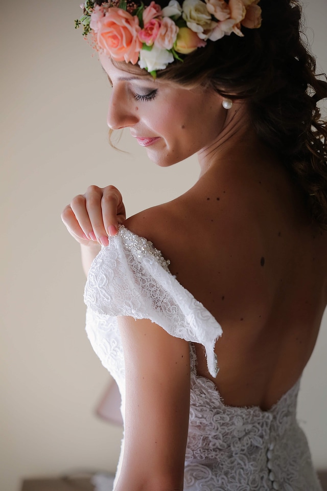 Shoulder bride wedding dress