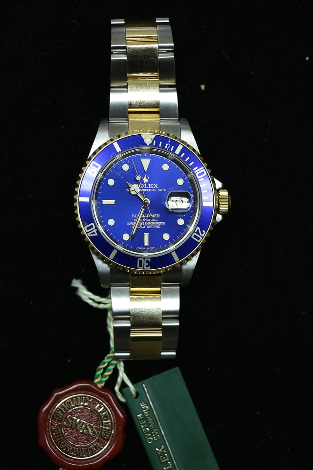 Submariner blue clock