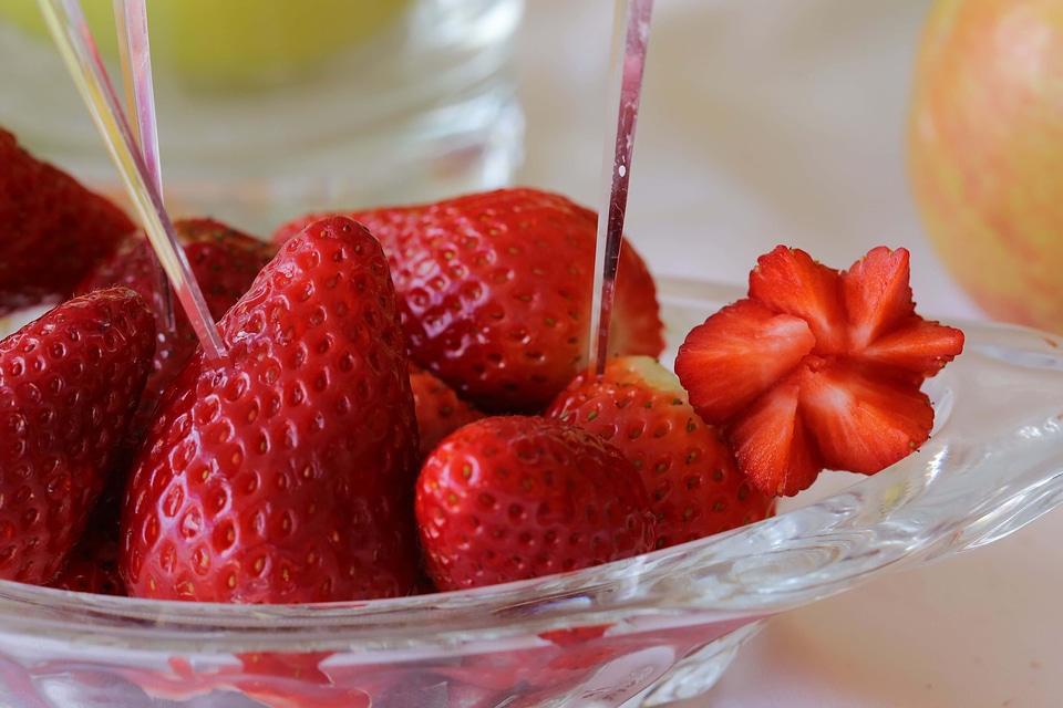 Strawberries salad reddish