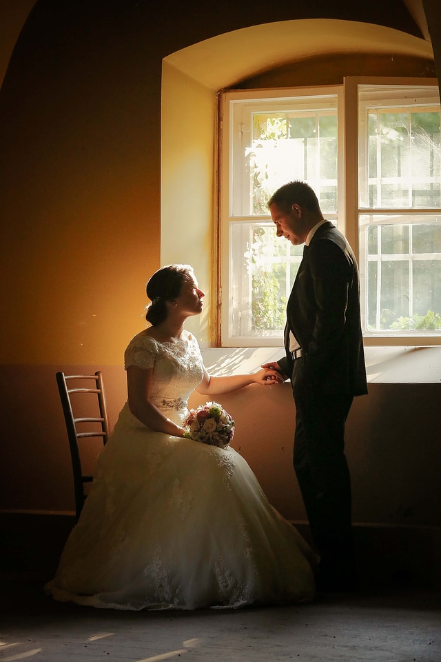 Groom chair sitting