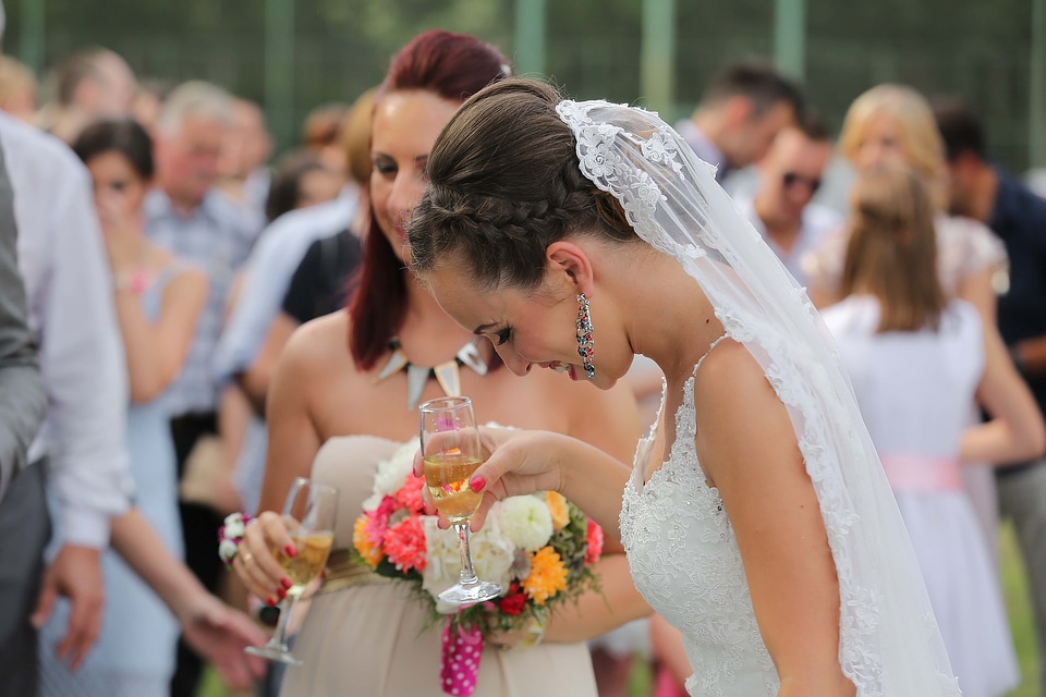 Bride ceremony champagne