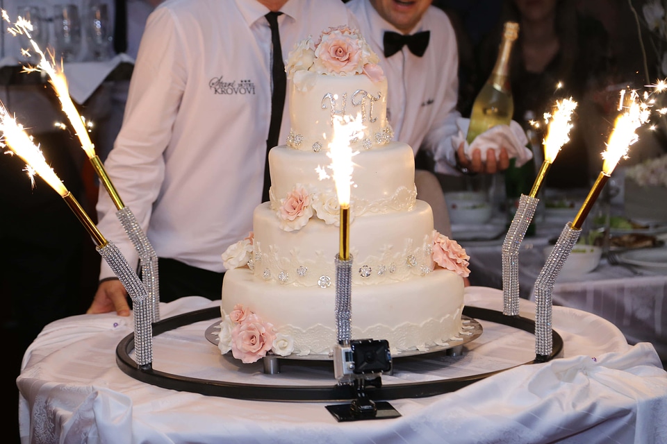Wedding Cake ceremony bartender