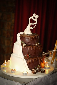 Romantic candles wedding cake