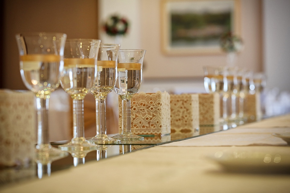 Champagne white wine lunchroom