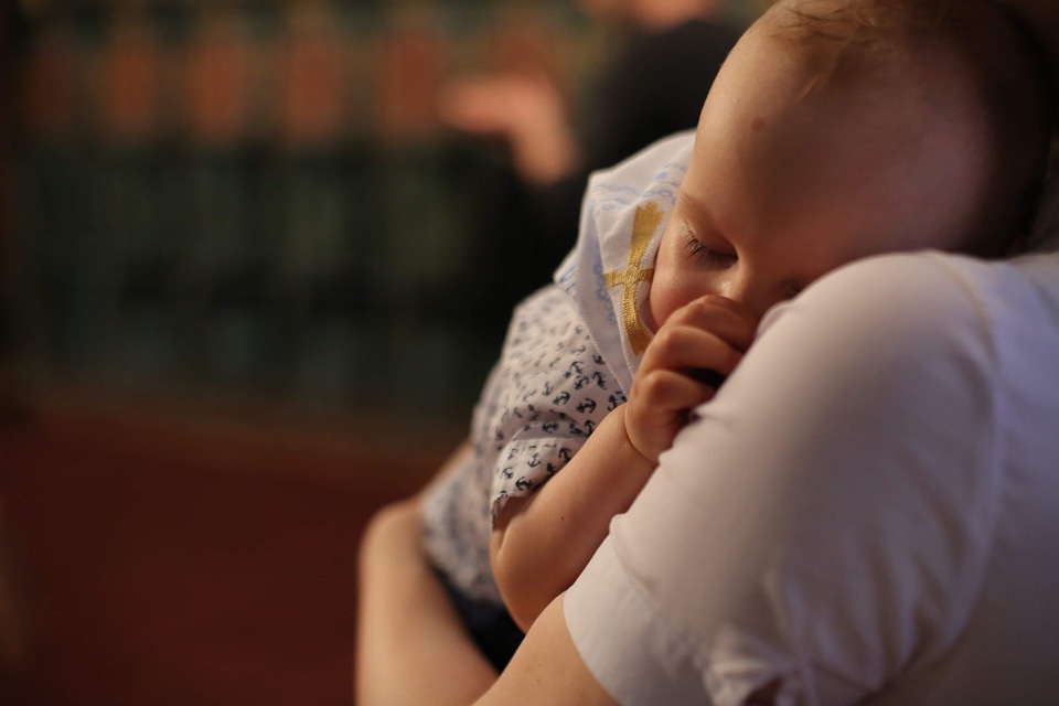 Baby sleep shoulder