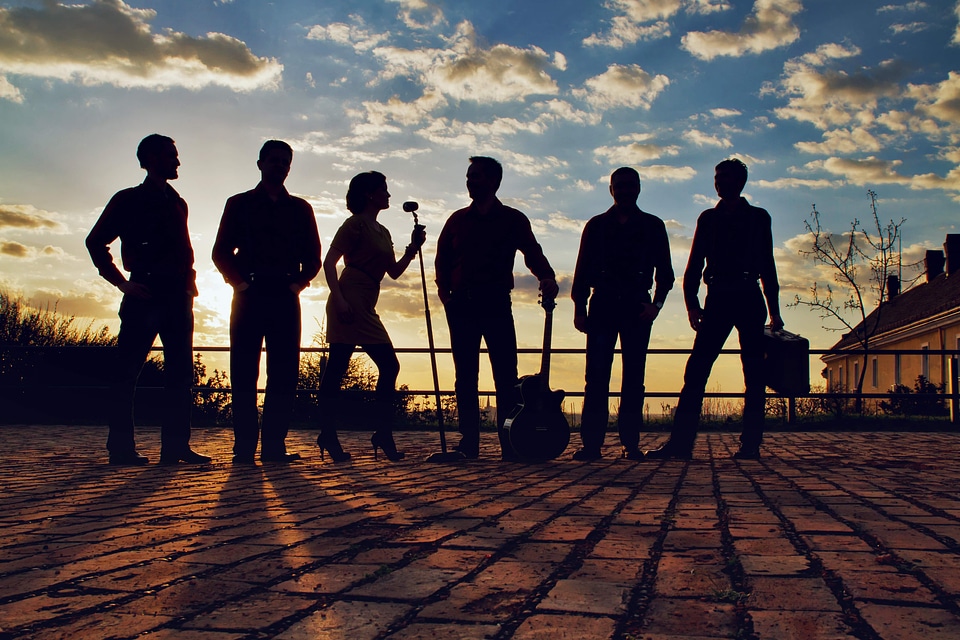 Silhouette band group