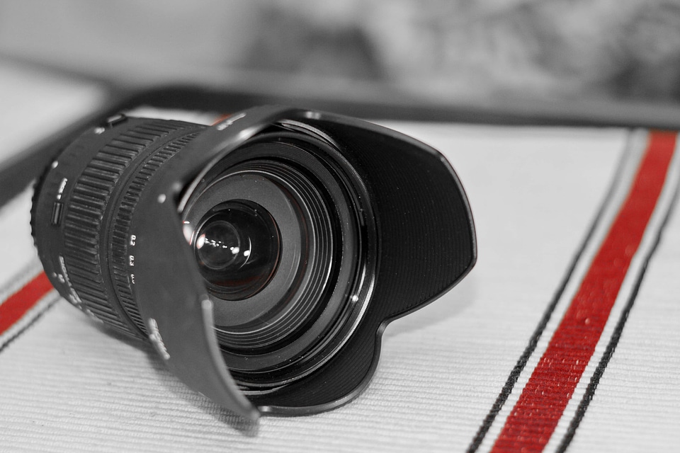Lens close-up aperture