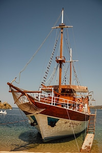 Sailboat island navigation