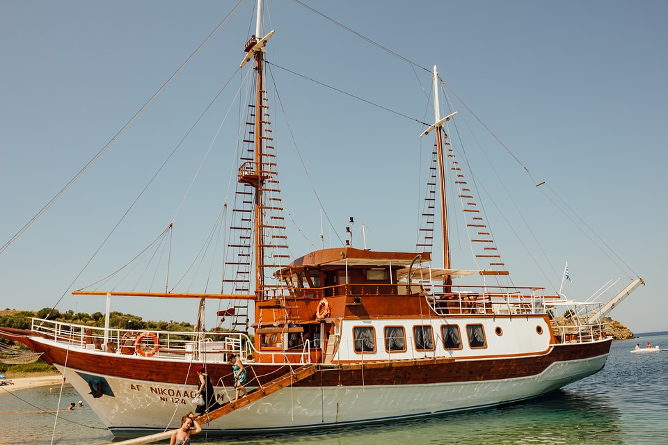 Sailboat tourism tourist