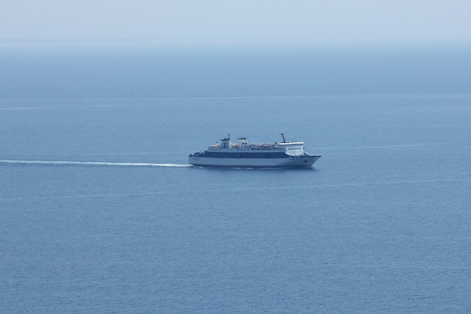 Cruise Ship distance horizon
