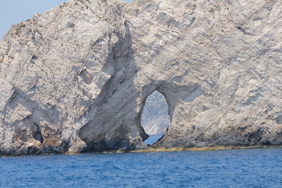 Formation hole cliff