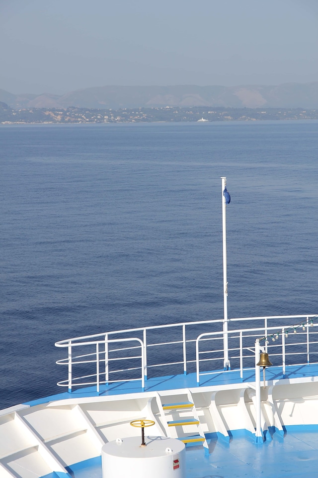 Deck mast cruise ship