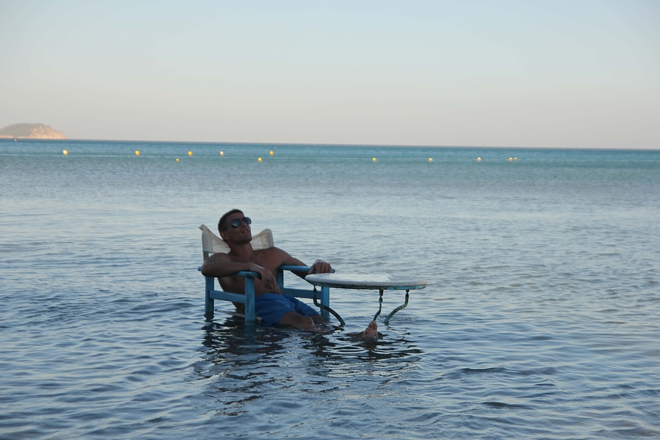 Sitting relaxation ocean