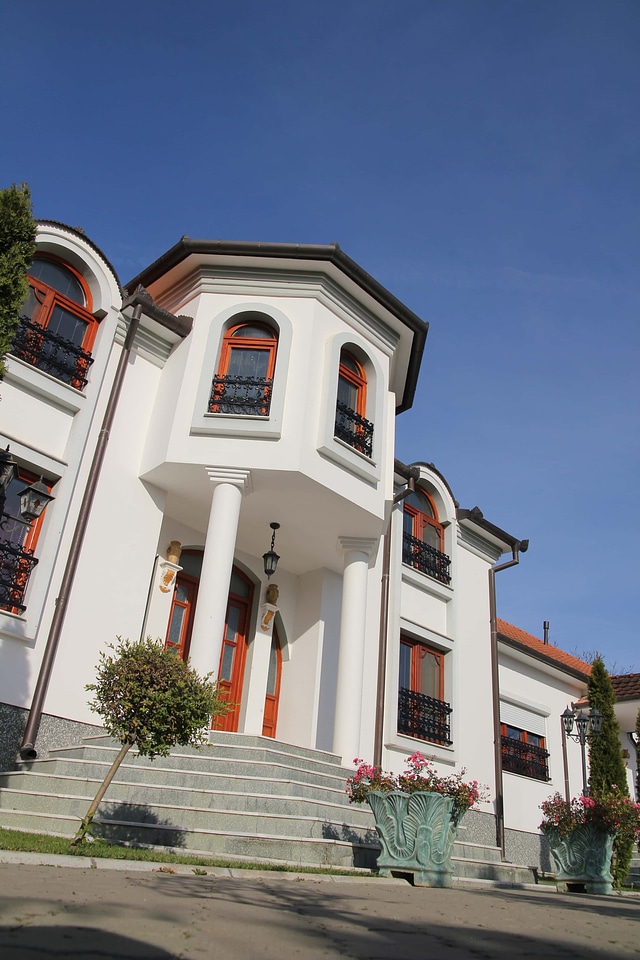 Estate resident property