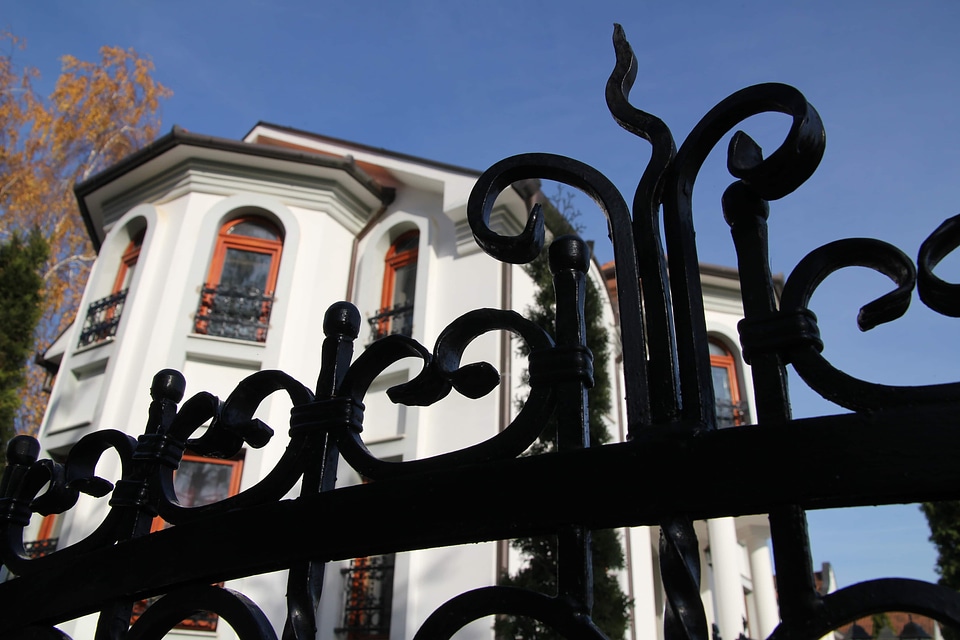 Cast Iron residence house