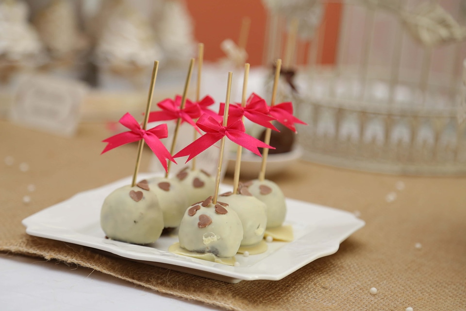 Cream lollipop meringue