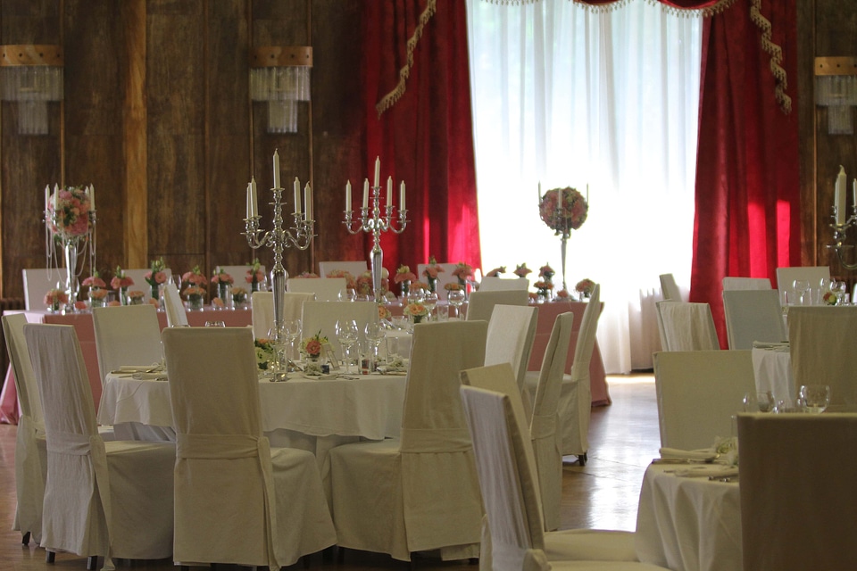 Baroque decor dining area