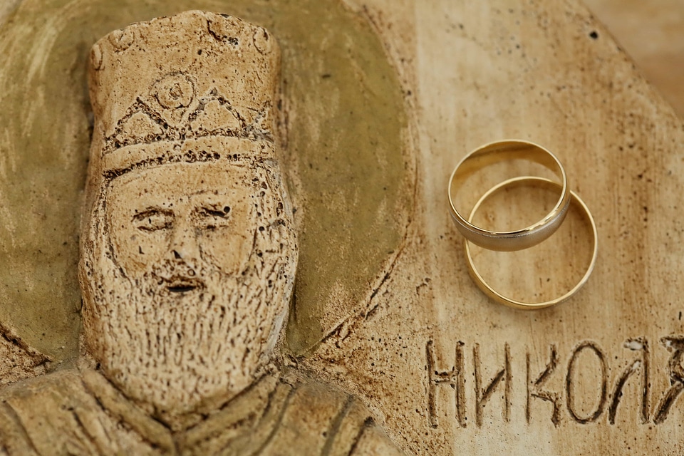 Carvings gold religion