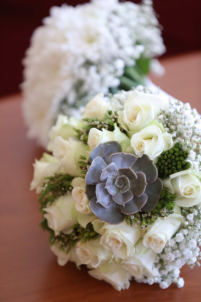 Elegance roses wedding bouquet photo