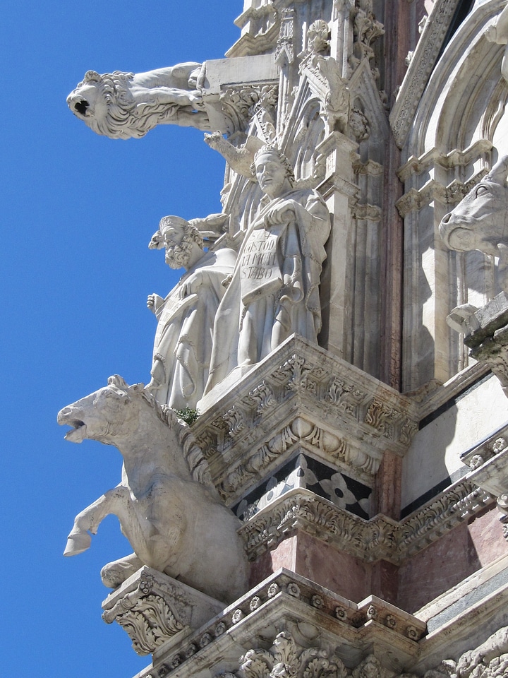 Siena dom facade figurine