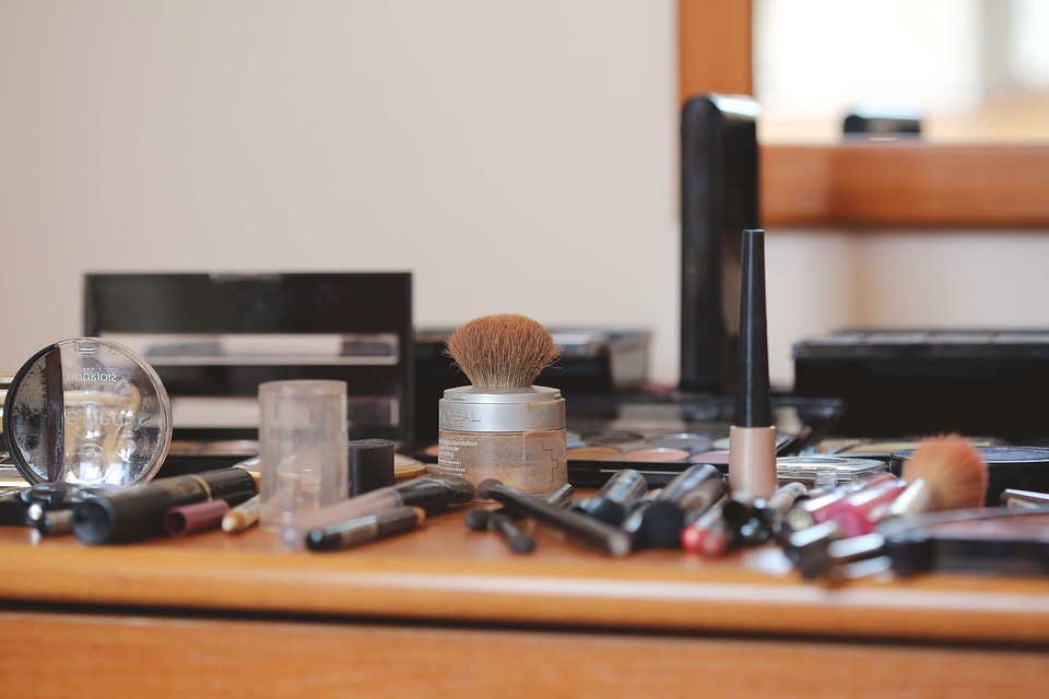 Brushes cosmetics hand tool
