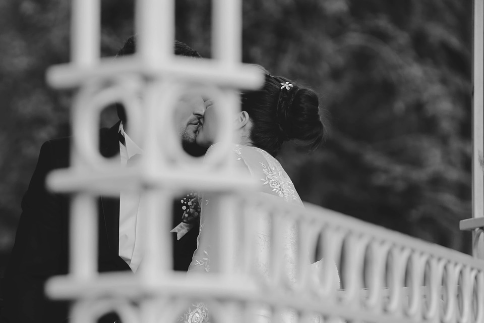 Black And White bride dress