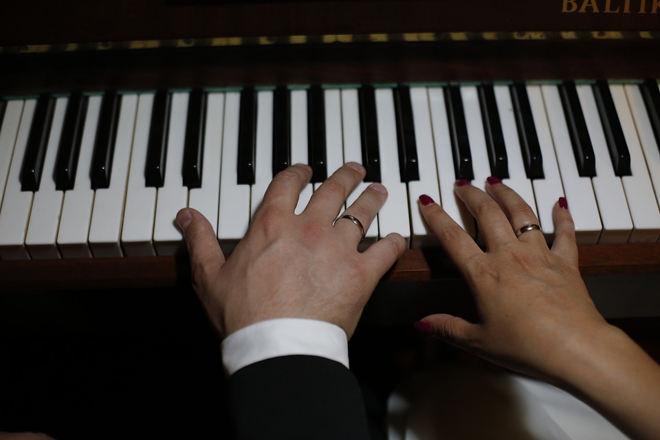 Finger hands music