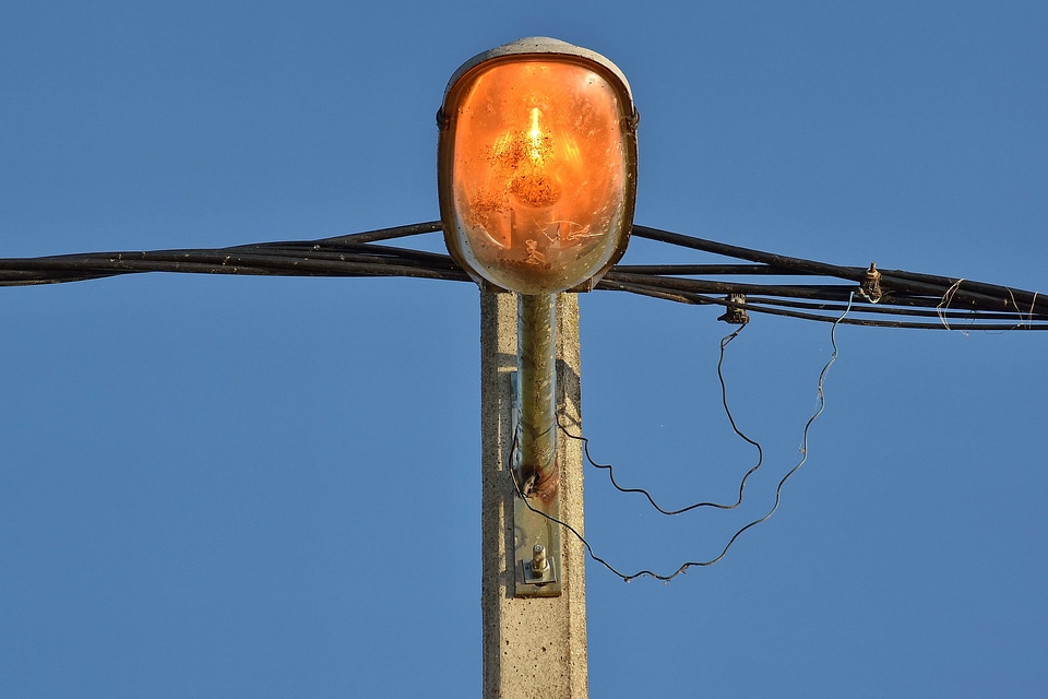 Electricity light bulb transmission
