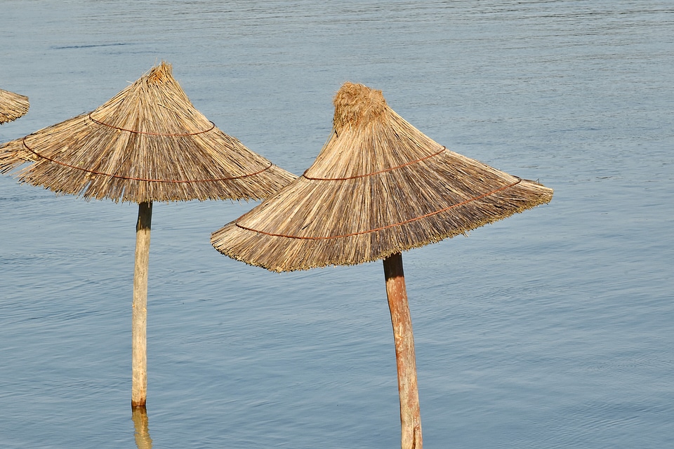 Flood parasol water