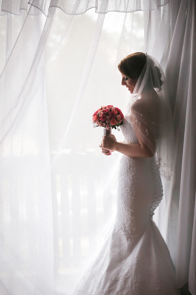 Bride curtain face