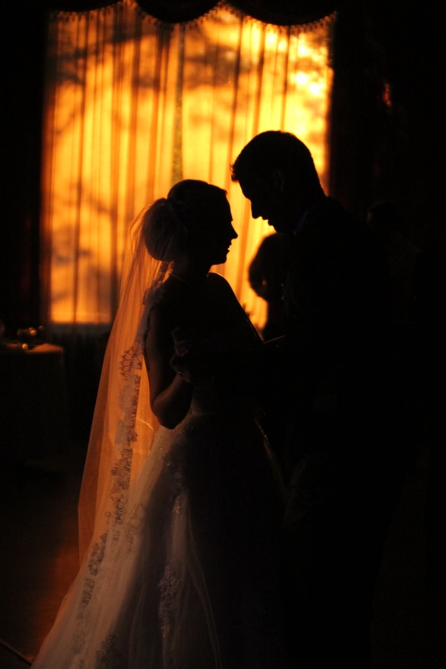Bride dress groom