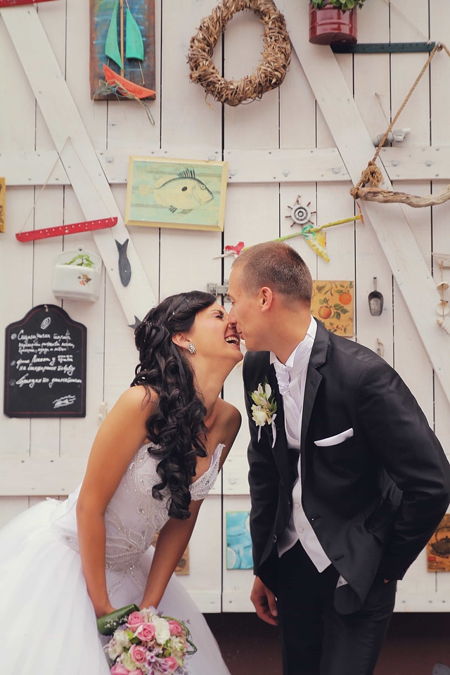 Bride dress groom