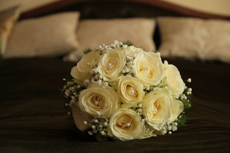 Bedroom pillow bouquet photo