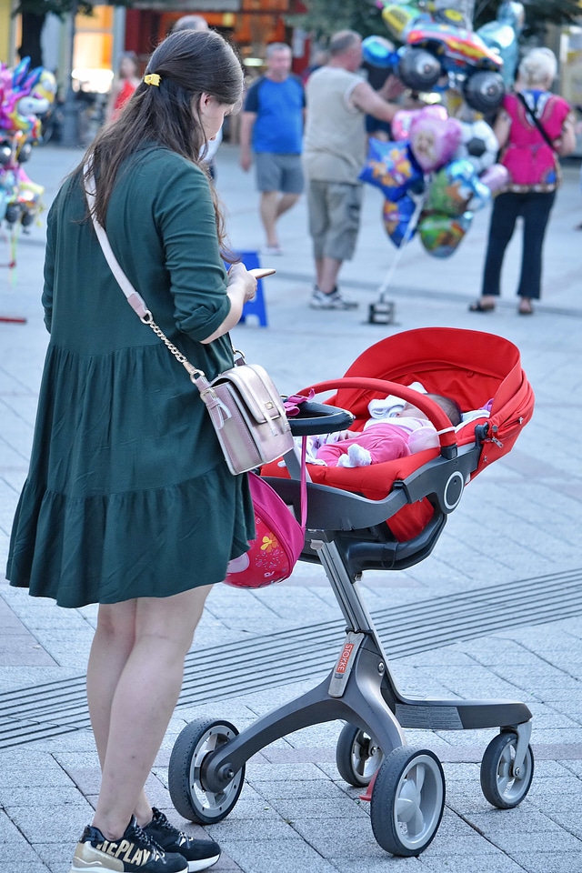 Baby cart crowd